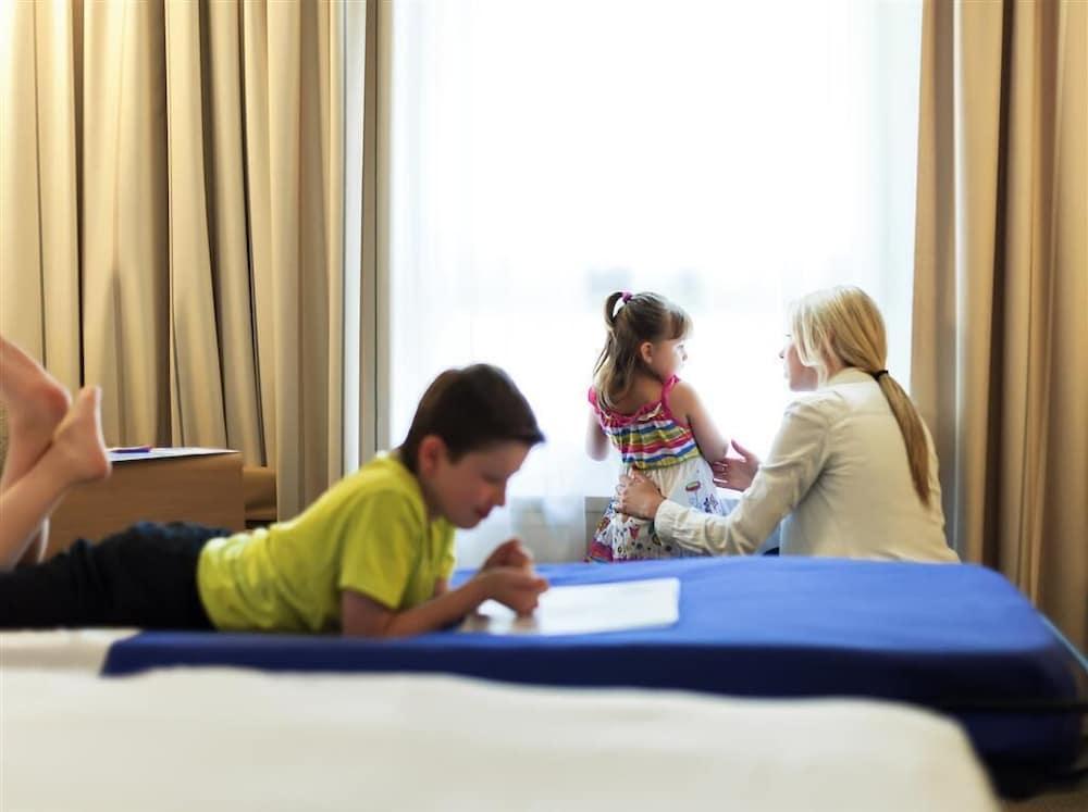 Novotel Jumeirah Village Triangle Отель Дубай